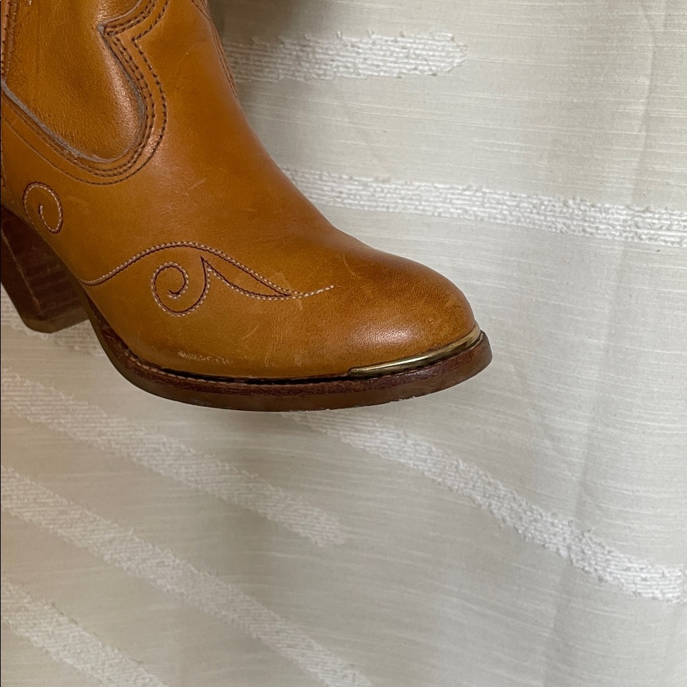 Vintage | Classic Tan Western Women's Cowboy Boots - Gorgeous Stitching Detail - Picture 3 of 8